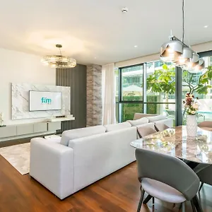Fam Living - Walk - Opulent Living شقة